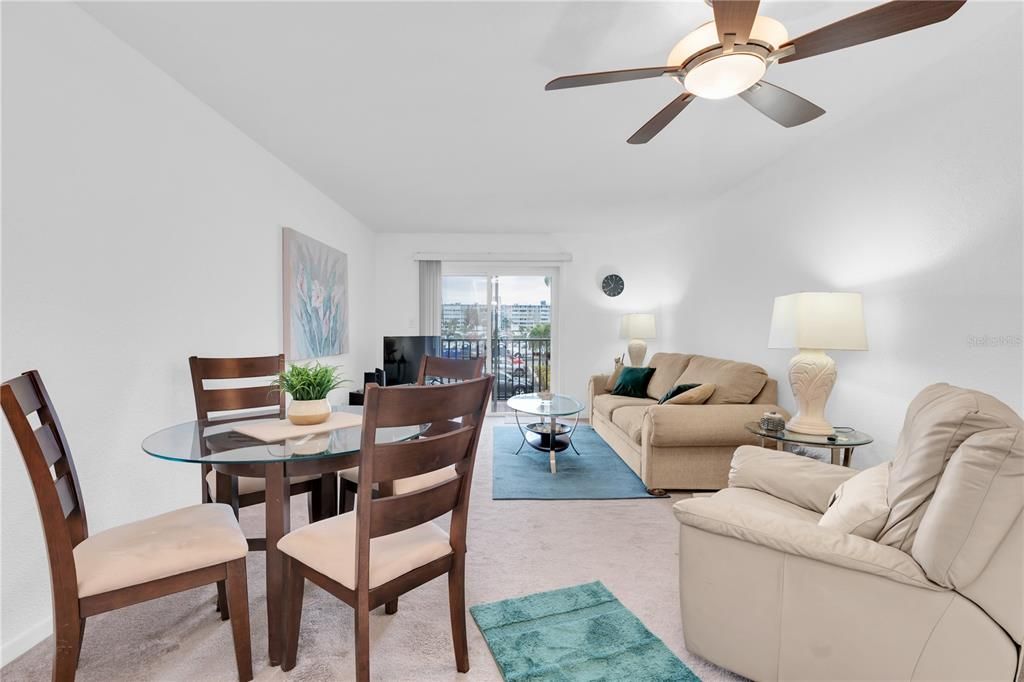 Active With Contract: $149,900 (1 beds, 1 baths, 645 Square Feet)