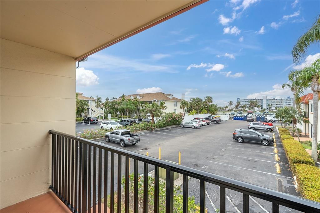 Active With Contract: $149,900 (1 beds, 1 baths, 645 Square Feet)