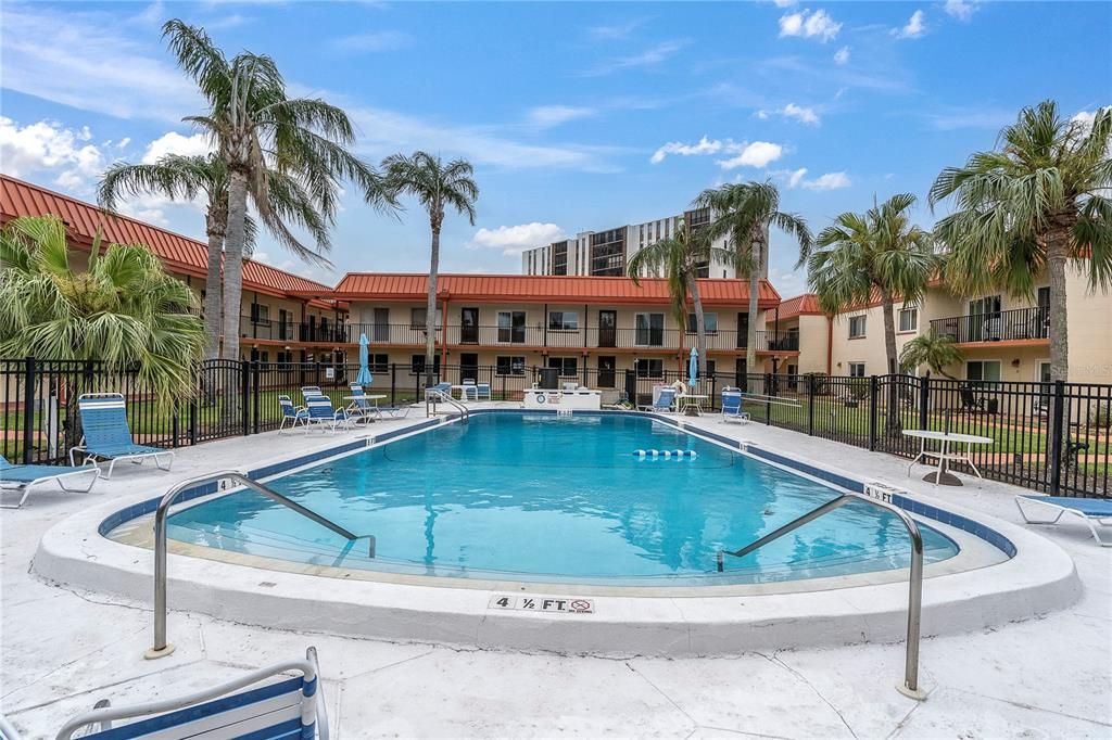 Active With Contract: $149,900 (1 beds, 1 baths, 645 Square Feet)
