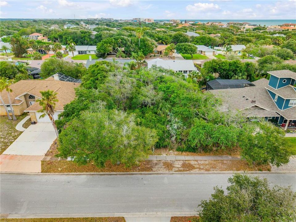 На продажу: $375,000 (0.24 acres)