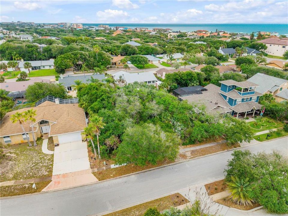 На продажу: $375,000 (0.24 acres)