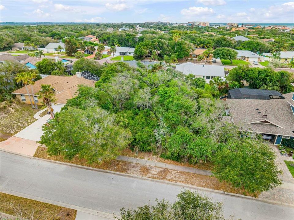 На продажу: $375,000 (0.24 acres)