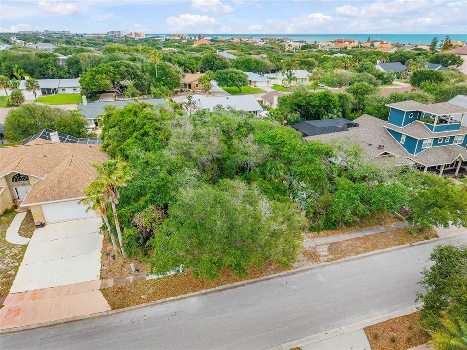 На продажу: $375,000 (0.24 acres)