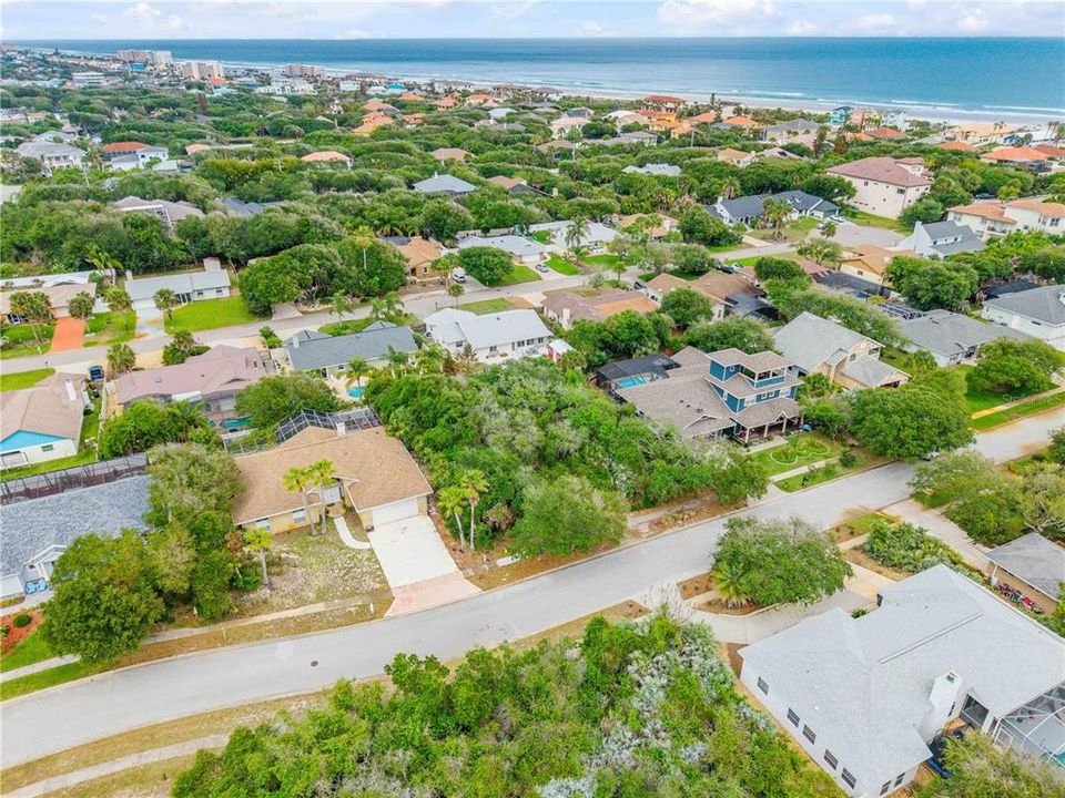 На продажу: $375,000 (0.24 acres)