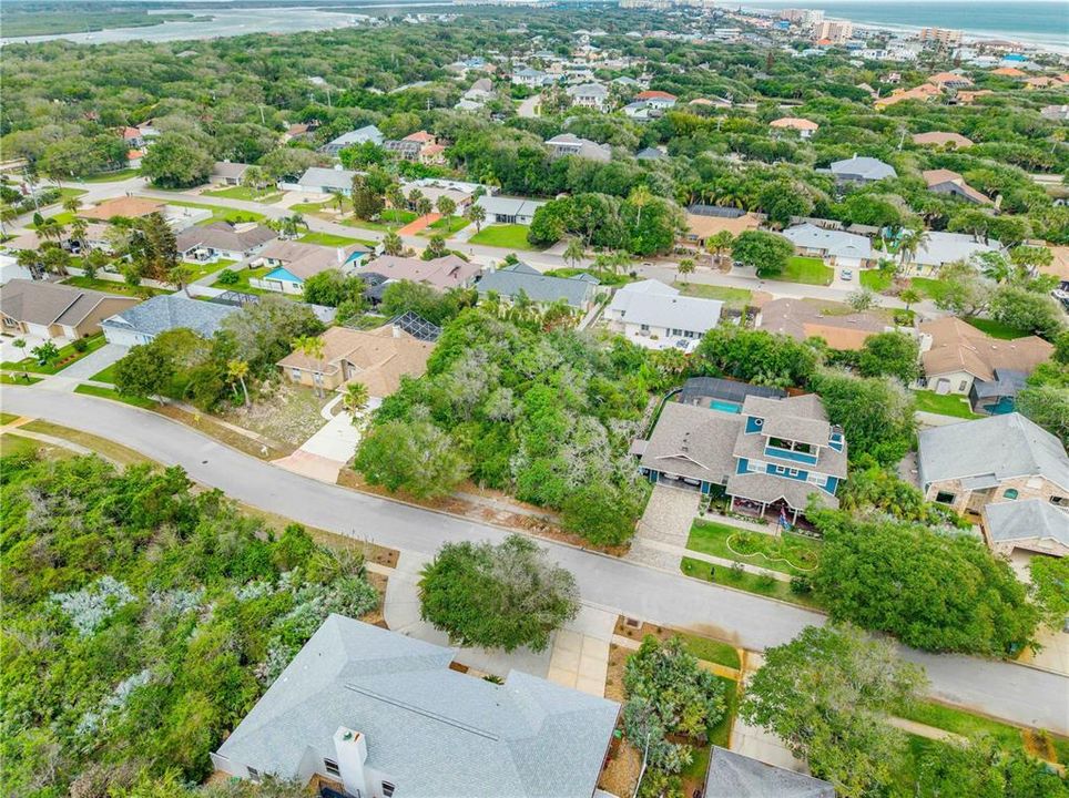 На продажу: $375,000 (0.24 acres)