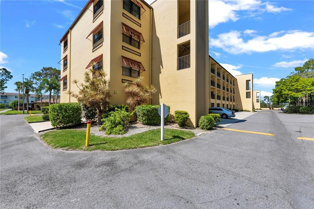 Под контрактом: $279,900 (2 спален, 2 ванн, 1000 Квадратных фут)
