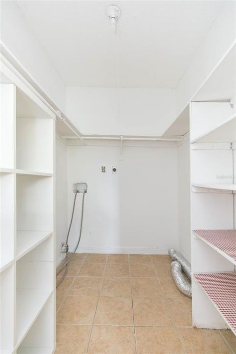 На продажу: $168,900 (2 спален, 2 ванн, 1138 Квадратных фут)