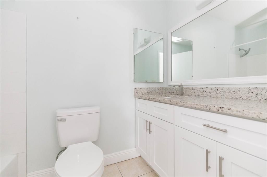 На продажу: $168,900 (2 спален, 2 ванн, 1138 Квадратных фут)