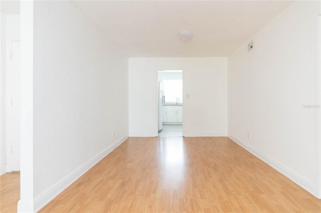 На продажу: $168,900 (2 спален, 2 ванн, 1138 Квадратных фут)