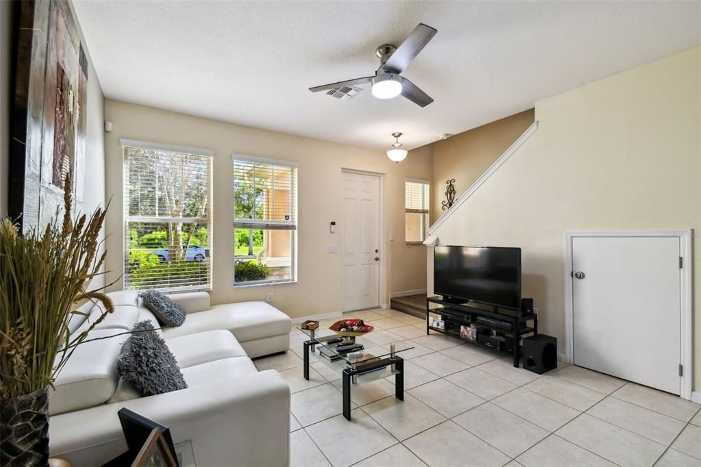 For Sale: $335,000 (2 beds, 2 baths, 1116 Square Feet)