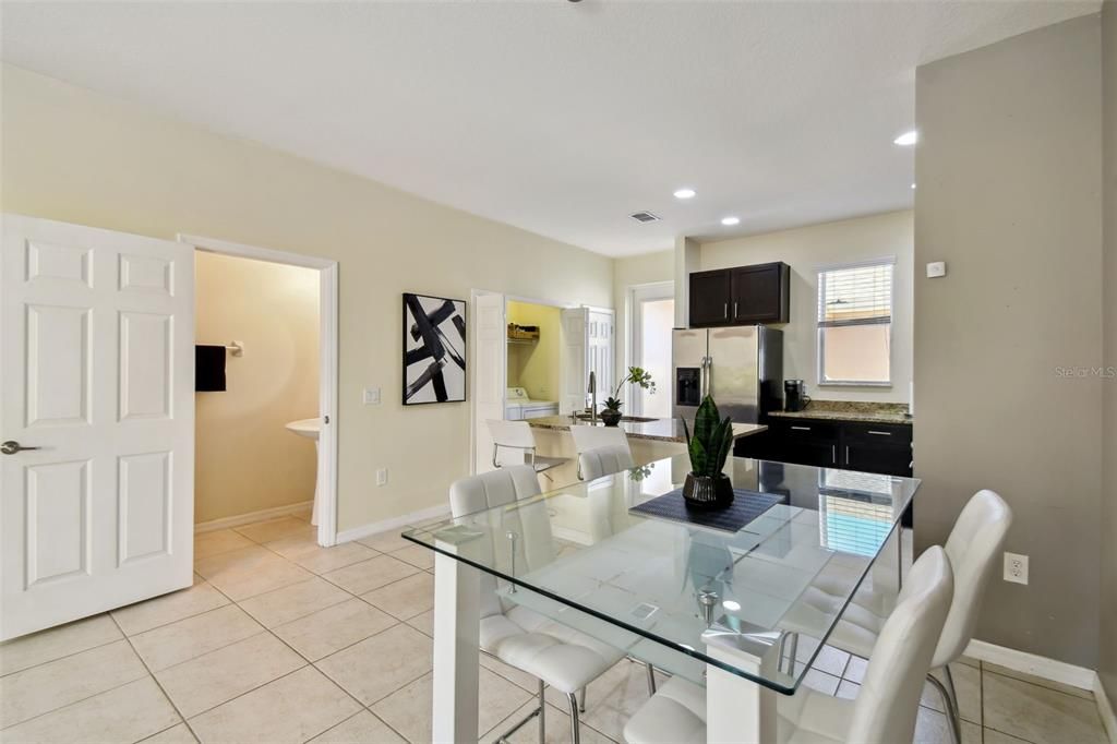 For Sale: $335,000 (2 beds, 2 baths, 1116 Square Feet)