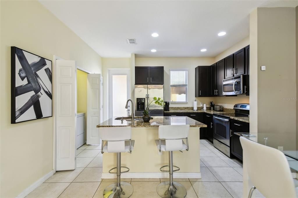 For Sale: $335,000 (2 beds, 2 baths, 1116 Square Feet)