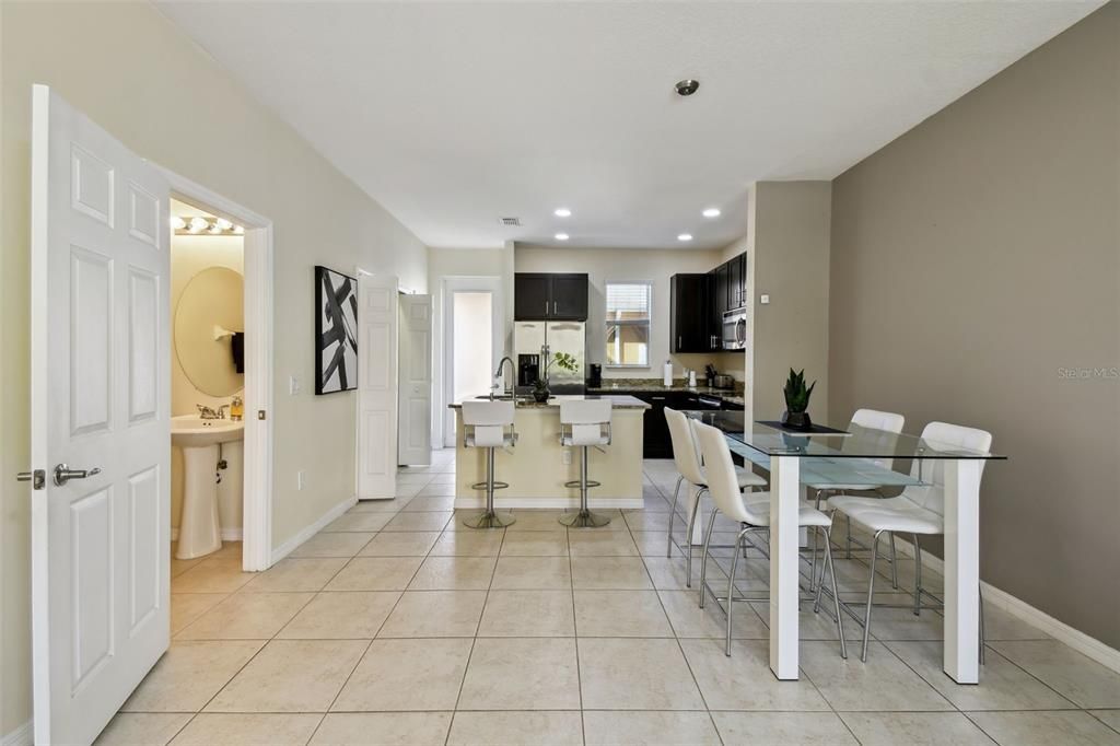 For Sale: $335,000 (2 beds, 2 baths, 1116 Square Feet)