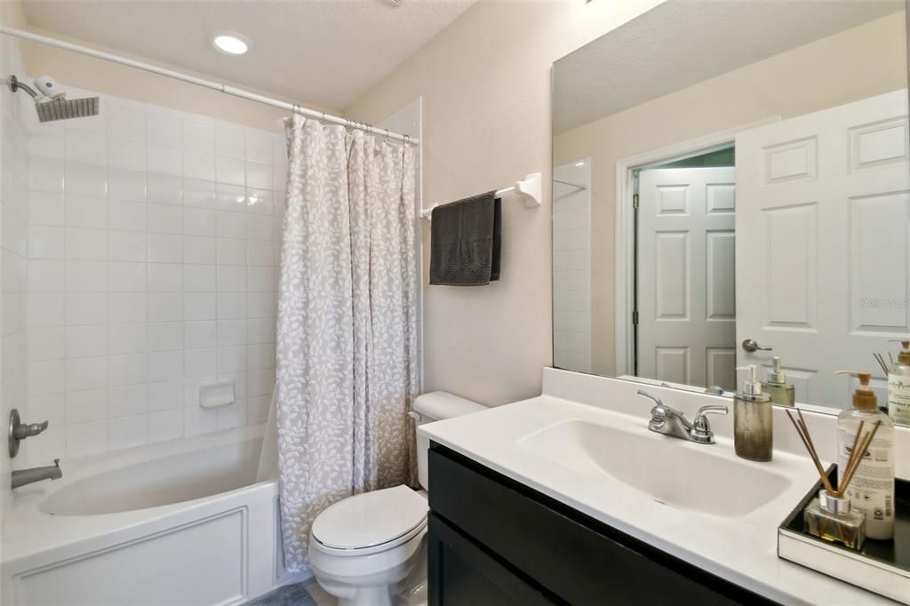 For Sale: $335,000 (2 beds, 2 baths, 1116 Square Feet)