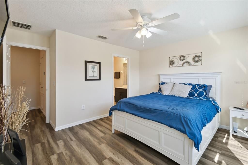 For Sale: $335,000 (2 beds, 2 baths, 1116 Square Feet)