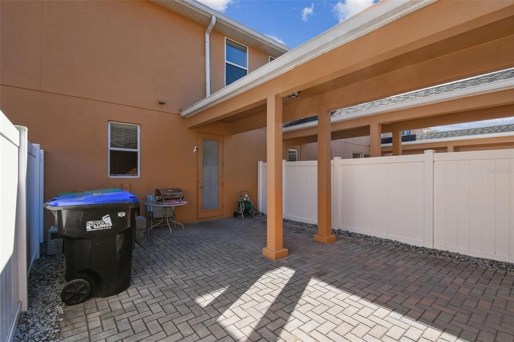 For Sale: $335,000 (2 beds, 2 baths, 1116 Square Feet)