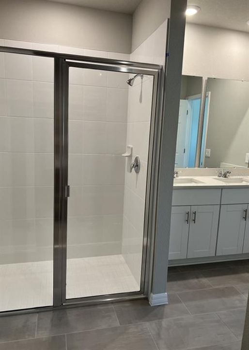 Activo con contrato: $2,350 (4 camas, 2 baños, 1678 Pies cuadrados)