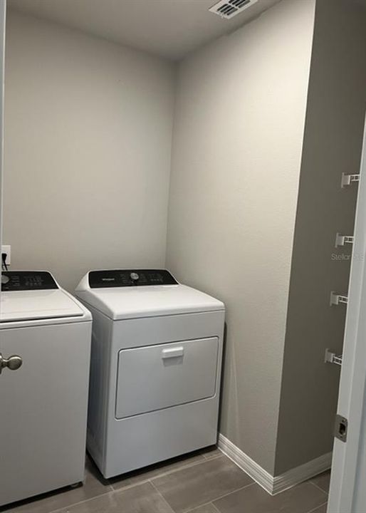 Activo con contrato: $2,350 (4 camas, 2 baños, 1678 Pies cuadrados)