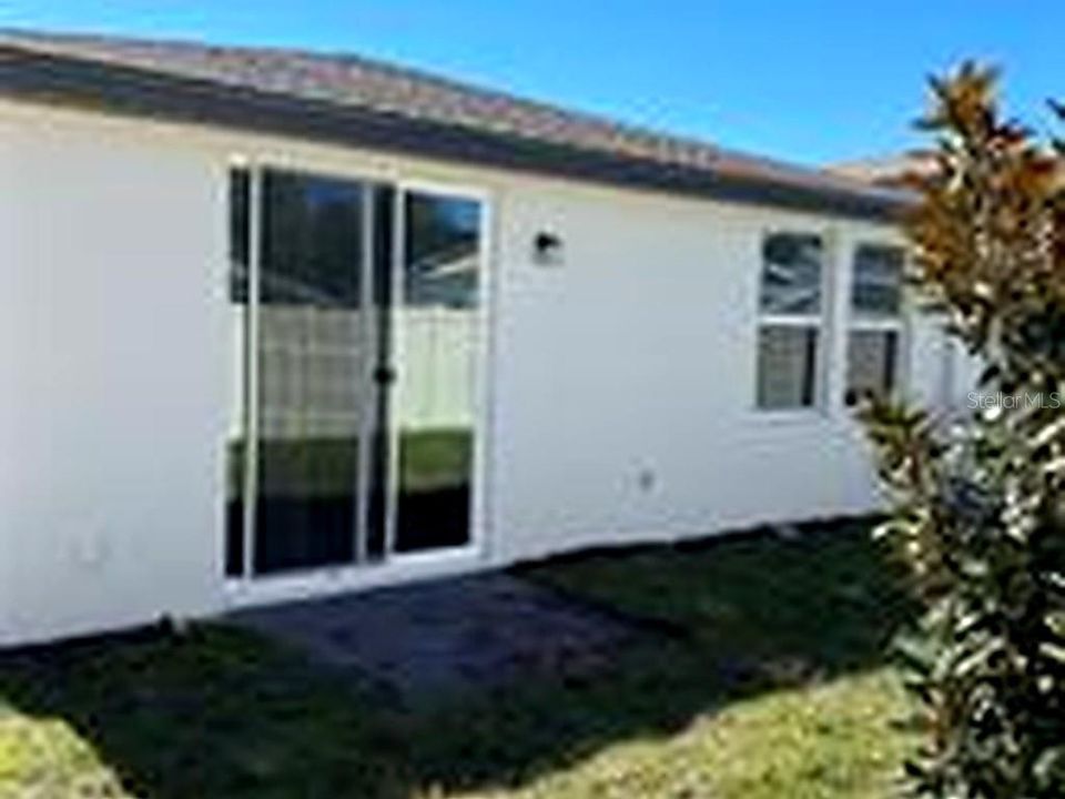 Activo con contrato: $2,350 (4 camas, 2 baños, 1678 Pies cuadrados)