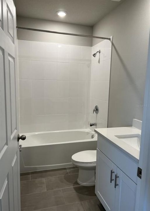 Activo con contrato: $2,350 (4 camas, 2 baños, 1678 Pies cuadrados)