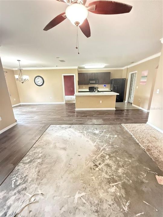 Activo con contrato: $249,000 (3 camas, 2 baños, 1669 Pies cuadrados)