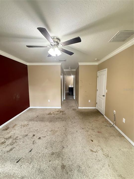 Activo con contrato: $249,000 (3 camas, 2 baños, 1669 Pies cuadrados)