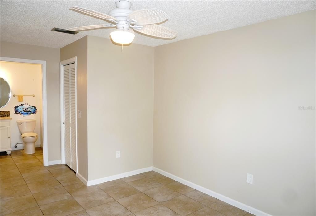For Sale: $134,900 (2 beds, 1 baths, 825 Square Feet)