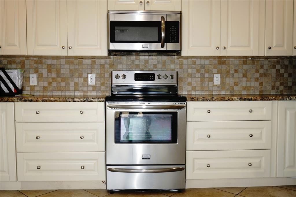 For Sale: $134,900 (2 beds, 1 baths, 825 Square Feet)