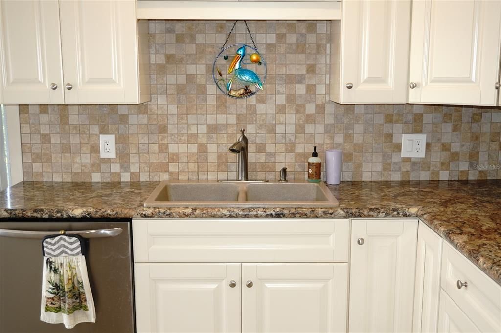 For Sale: $134,900 (2 beds, 1 baths, 825 Square Feet)