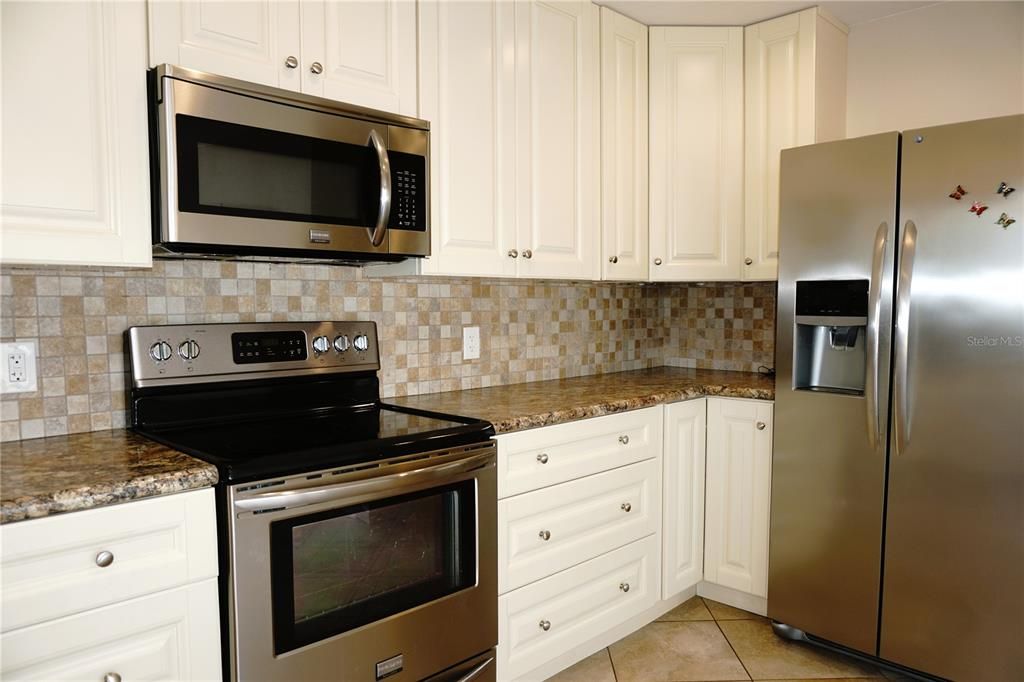 For Sale: $134,900 (2 beds, 1 baths, 825 Square Feet)