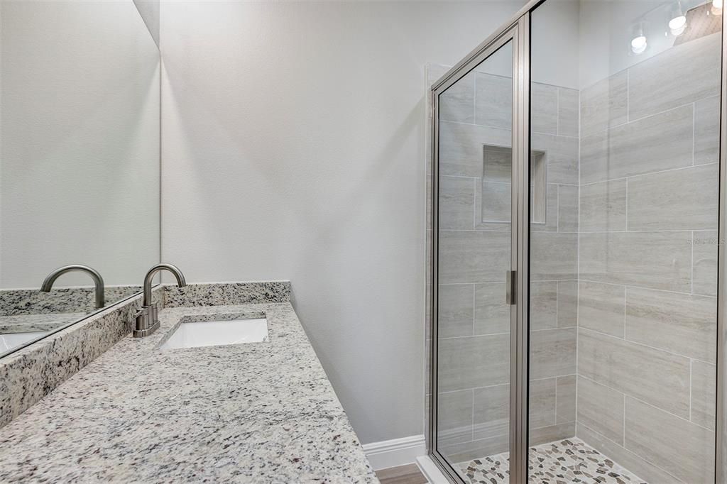 Activo con contrato: $335,000 (4 camas, 3 baños, 2057 Pies cuadrados)