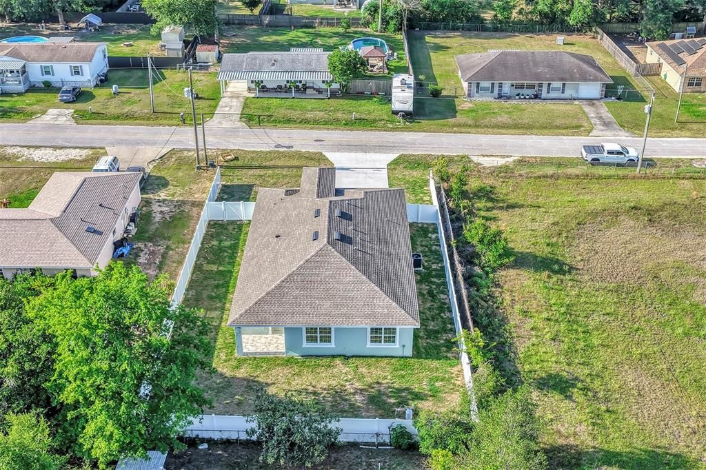Activo con contrato: $335,000 (4 camas, 3 baños, 2057 Pies cuadrados)
