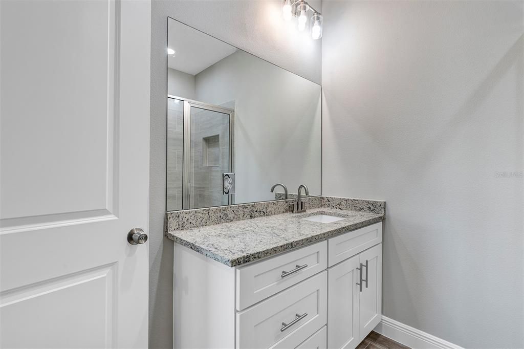 Activo con contrato: $335,000 (4 camas, 3 baños, 2057 Pies cuadrados)