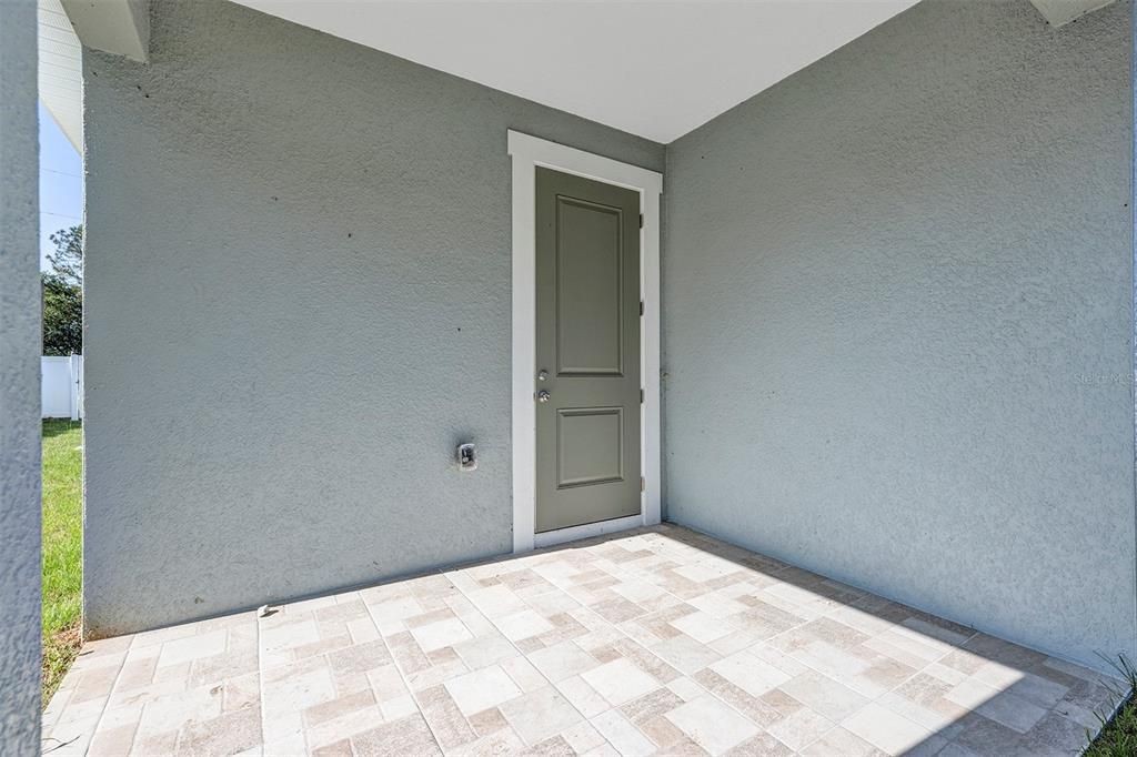 Activo con contrato: $335,000 (4 camas, 3 baños, 2057 Pies cuadrados)