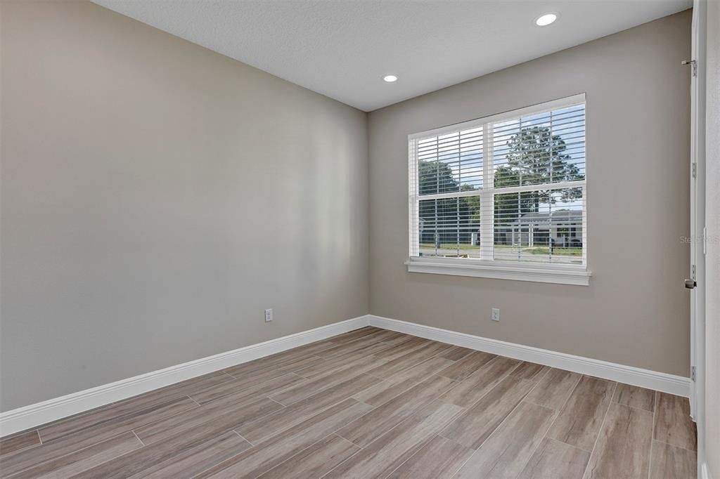 Activo con contrato: $335,000 (4 camas, 3 baños, 2057 Pies cuadrados)