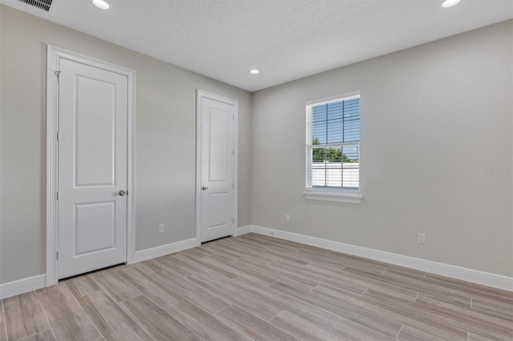 Activo con contrato: $335,000 (4 camas, 3 baños, 2057 Pies cuadrados)
