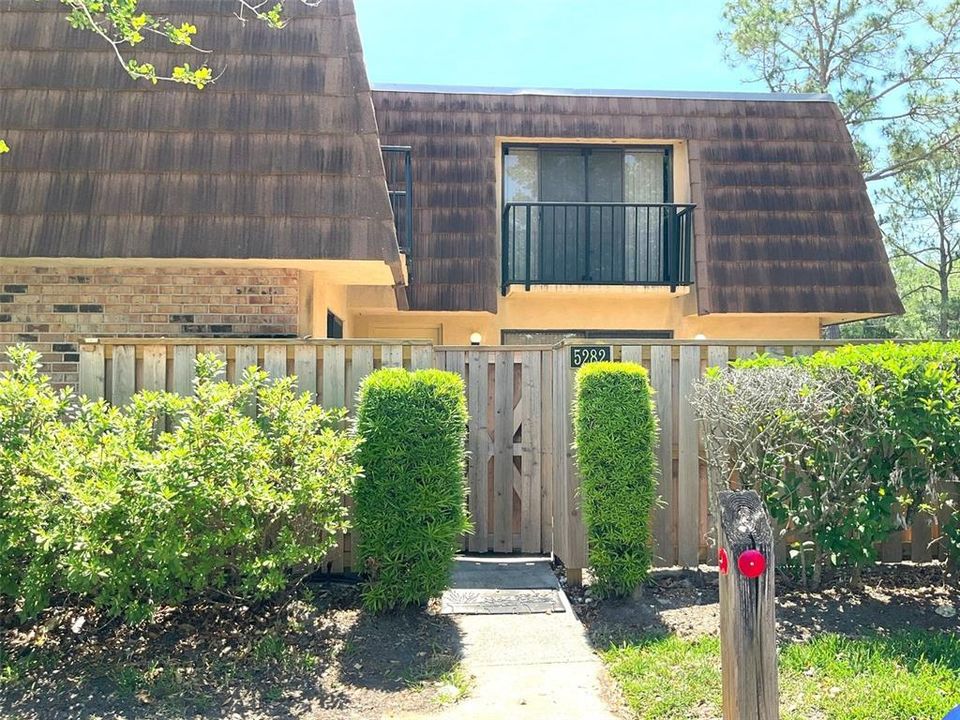 Active With Contract: $1,850 (2 beds, 2 baths, 1285 Square Feet)