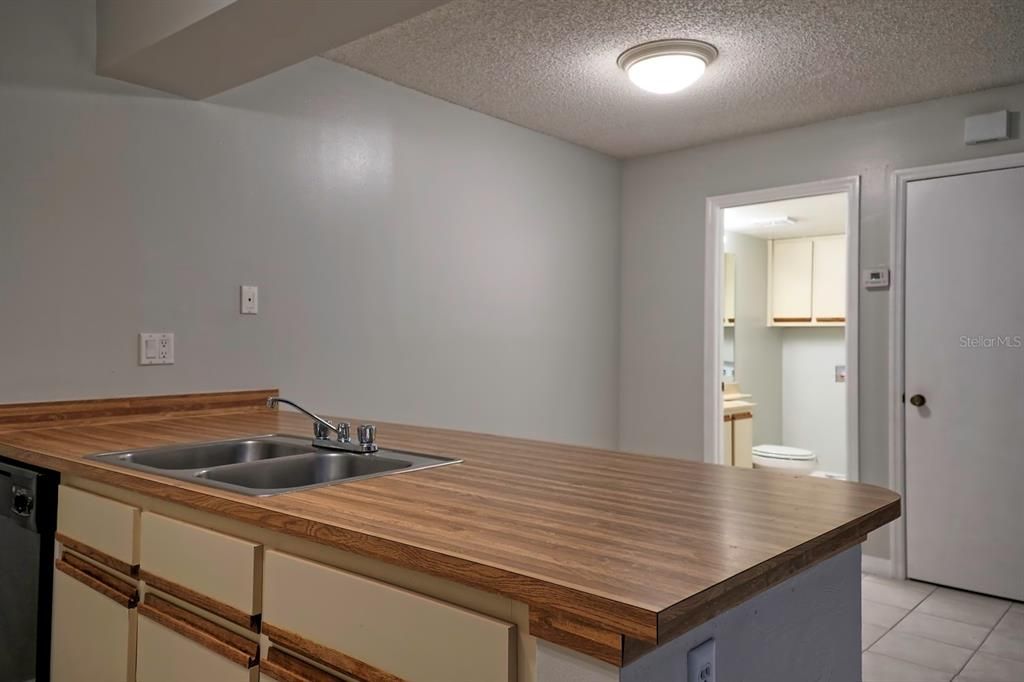Active With Contract: $1,850 (2 beds, 2 baths, 1285 Square Feet)
