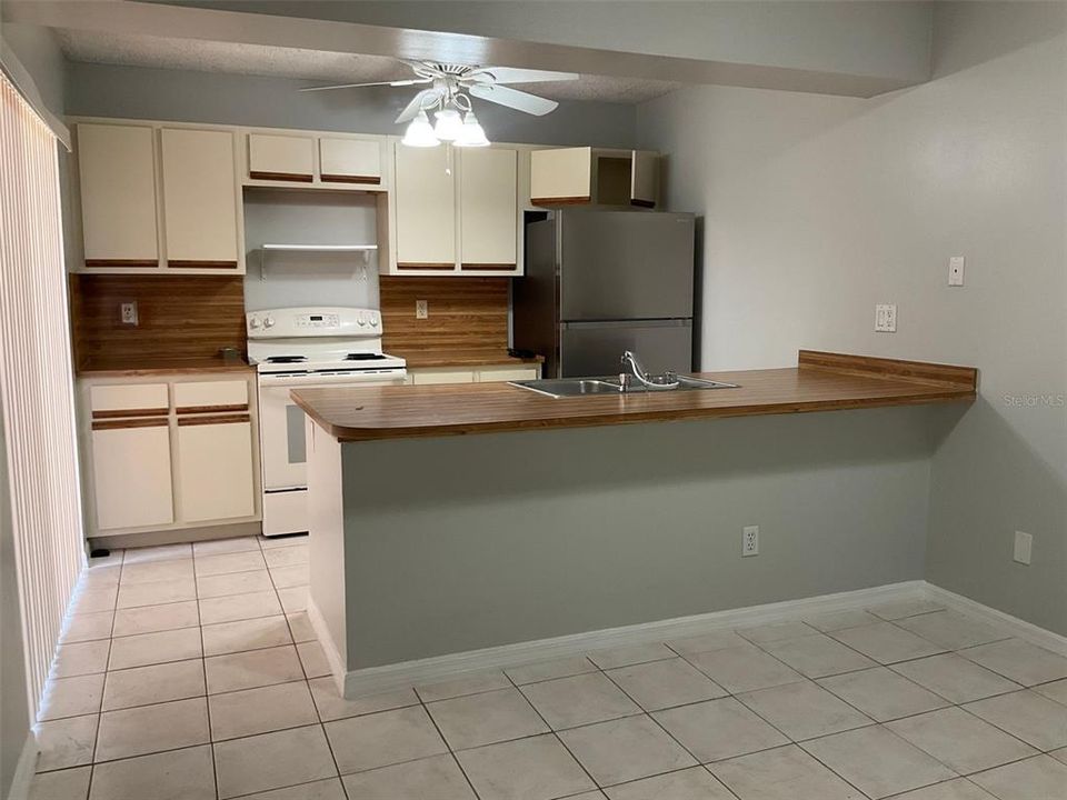 Active With Contract: $1,850 (2 beds, 2 baths, 1285 Square Feet)
