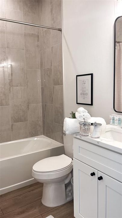 For Rent: $2,600 (3 beds, 3 baths, 1830 Square Feet)