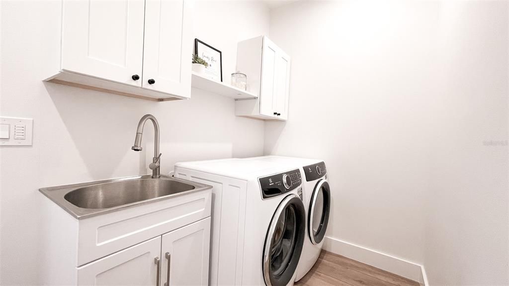 For Rent: $2,600 (3 beds, 3 baths, 1830 Square Feet)