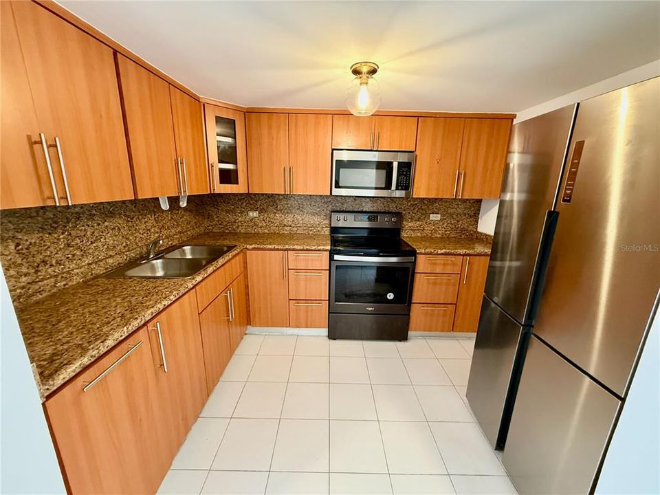 For Sale: $590,000 (2 beds, 1 baths, 980 Square Feet)