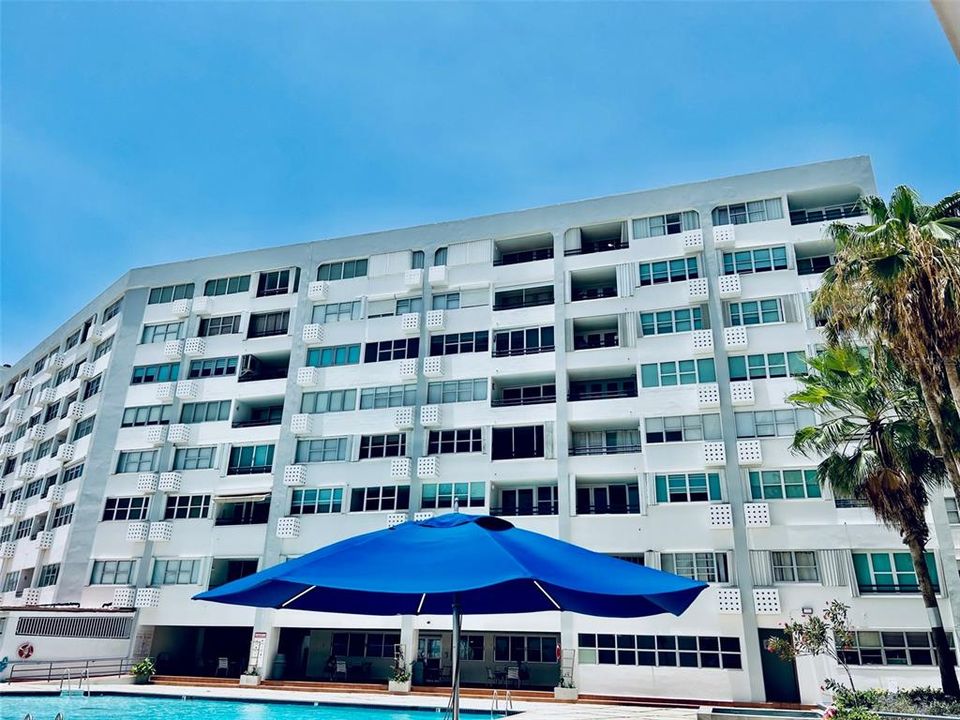 For Sale: $590,000 (2 beds, 1 baths, 980 Square Feet)