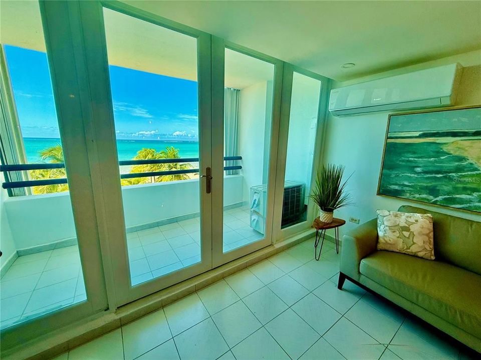 For Sale: $590,000 (2 beds, 1 baths, 980 Square Feet)