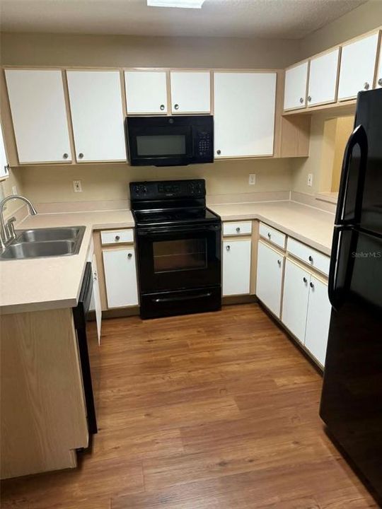 В аренду: $1,900 (2 спален, 2 ванн, 1595 Квадратных фут)