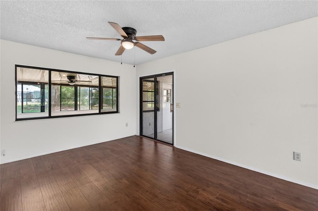 For Sale: $229,900 (3 beds, 2 baths, 1342 Square Feet)