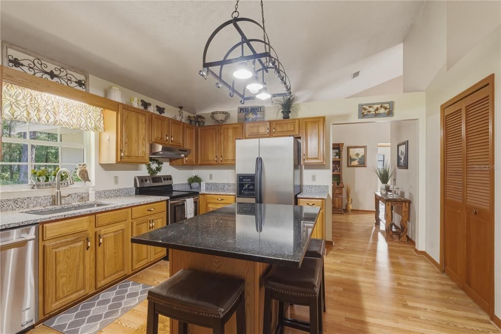 На продажу: $499,500 (3 спален, 2 ванн, 1862 Квадратных фут)