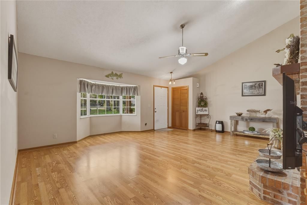 На продажу: $499,500 (3 спален, 2 ванн, 1862 Квадратных фут)