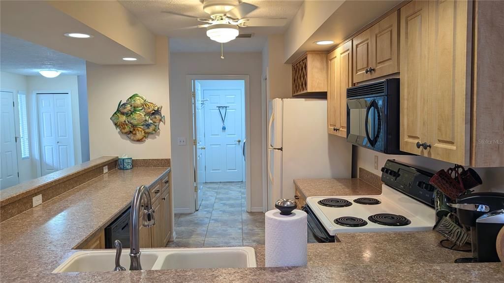 For Sale: $399,900 (2 beds, 2 baths, 1711 Square Feet)