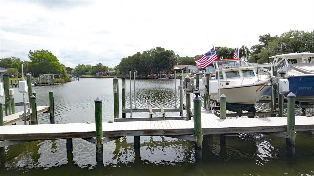 For Sale: $399,900 (2 beds, 2 baths, 1711 Square Feet)